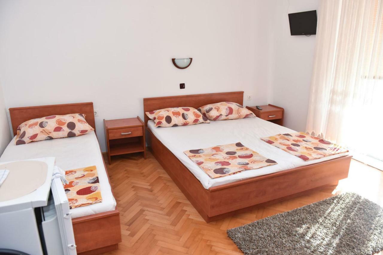 Apartmans And Rooms "Slavica" Новалья Экстерьер фото